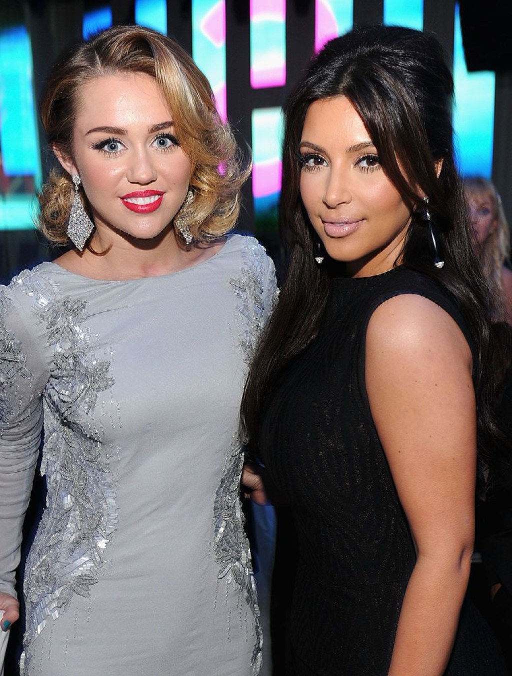 Picture of: Why people think Kim Kardashian and Miley Cyrus are feuding